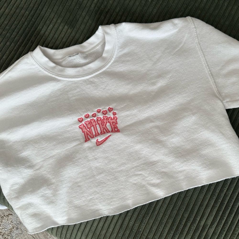 Cropped Sweater With “Nike” heart embroidery